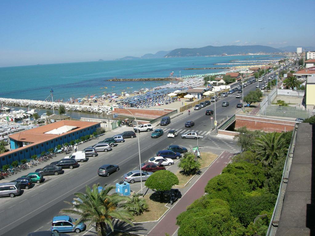 Comfort Beach House Marina di Massa Room photo